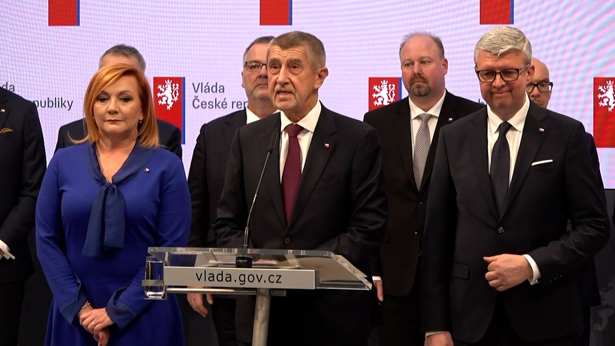 Tiskovka po prvním velkém jednání vlády. Babiš slíbil odmítnout migrační pakt i ETS2
